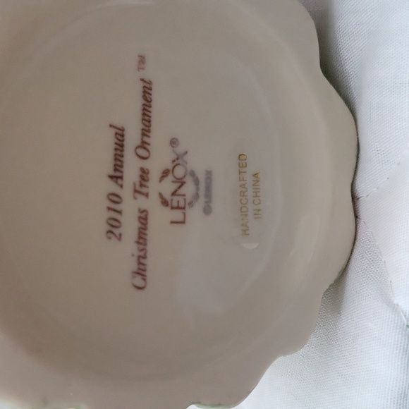 Lenox "2010 Annual Christmas Ornament" - Picture 4 of 7